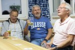 Der letzte Geburtstagsgeehrte an diesem Abend ist Jürgen. Da bei jedem Geburtstagsgruß das Glas erhoben wird, ist bei Jürgen inzwischen nimmer viel drinnen. Der letzte Geburtstagsgeehrte an diesem Abend ist Jürgen. Da bei jedem Geburtstagsgruß das Glas erhoben wird, ist bei Jürgen inzwischen nimmer viel drinnen.